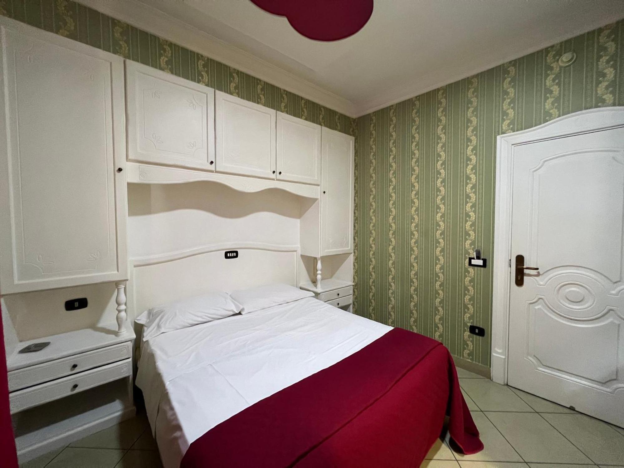Hotel Tiffany Varcaturo Luaran gambar